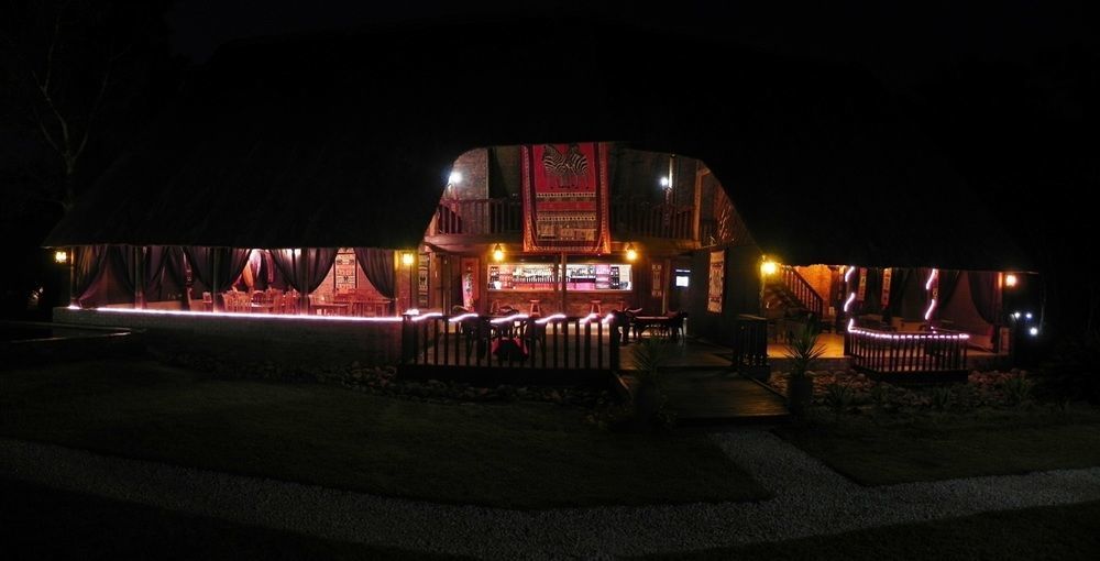 האזיביו Kwambali Riverside Lodge מראה חיצוני תמונה