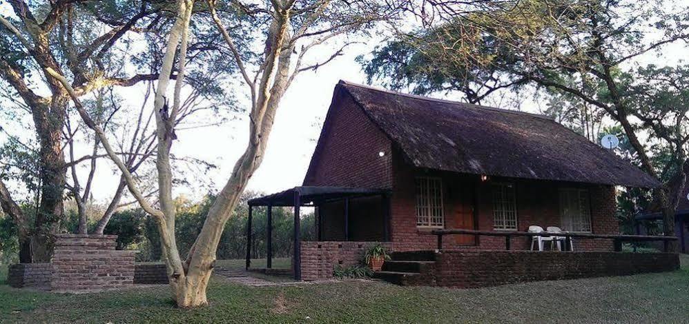 האזיביו Kwambali Riverside Lodge מראה חיצוני תמונה